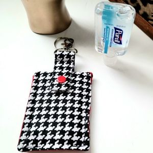 HOUNDSTOOTH SANITIZER HOLDER
